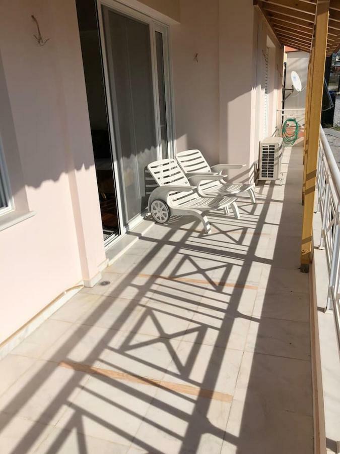 Azure Retreat Apartment Loutráki Exterior photo