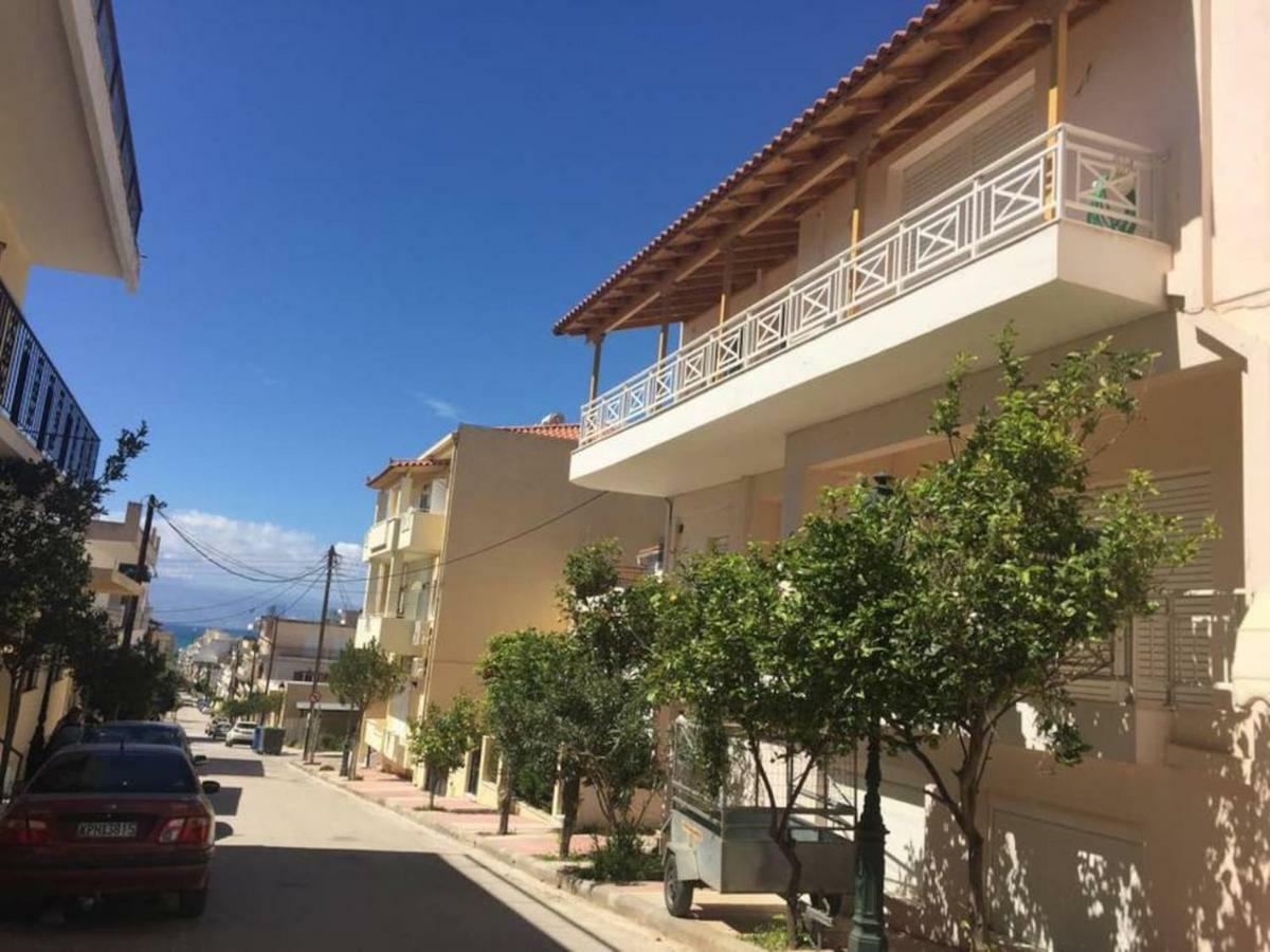 Azure Retreat Apartment Loutráki Exterior photo