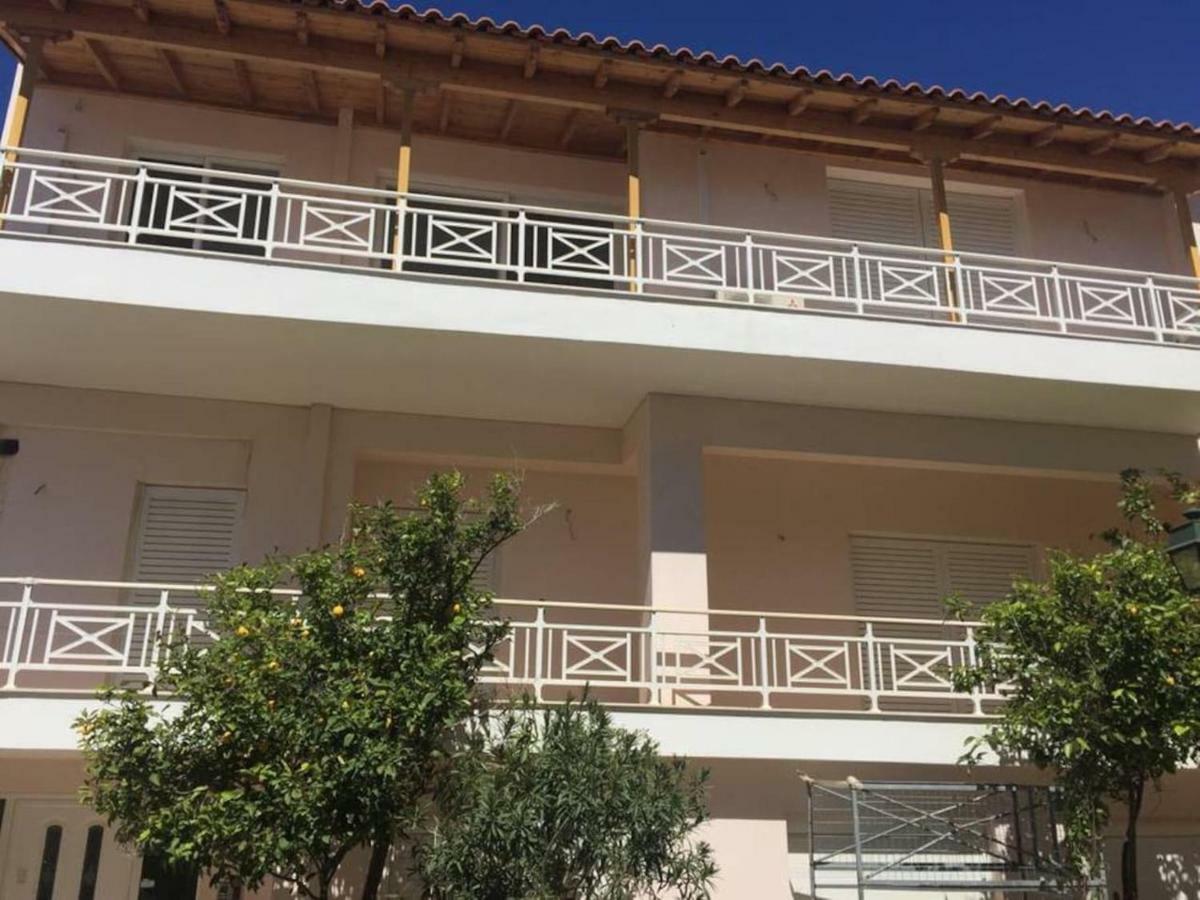 Azure Retreat Apartment Loutráki Exterior photo